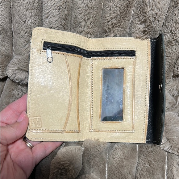 Cream and Brown Leather Wallet with Intricate Design - Picture 3 of 10